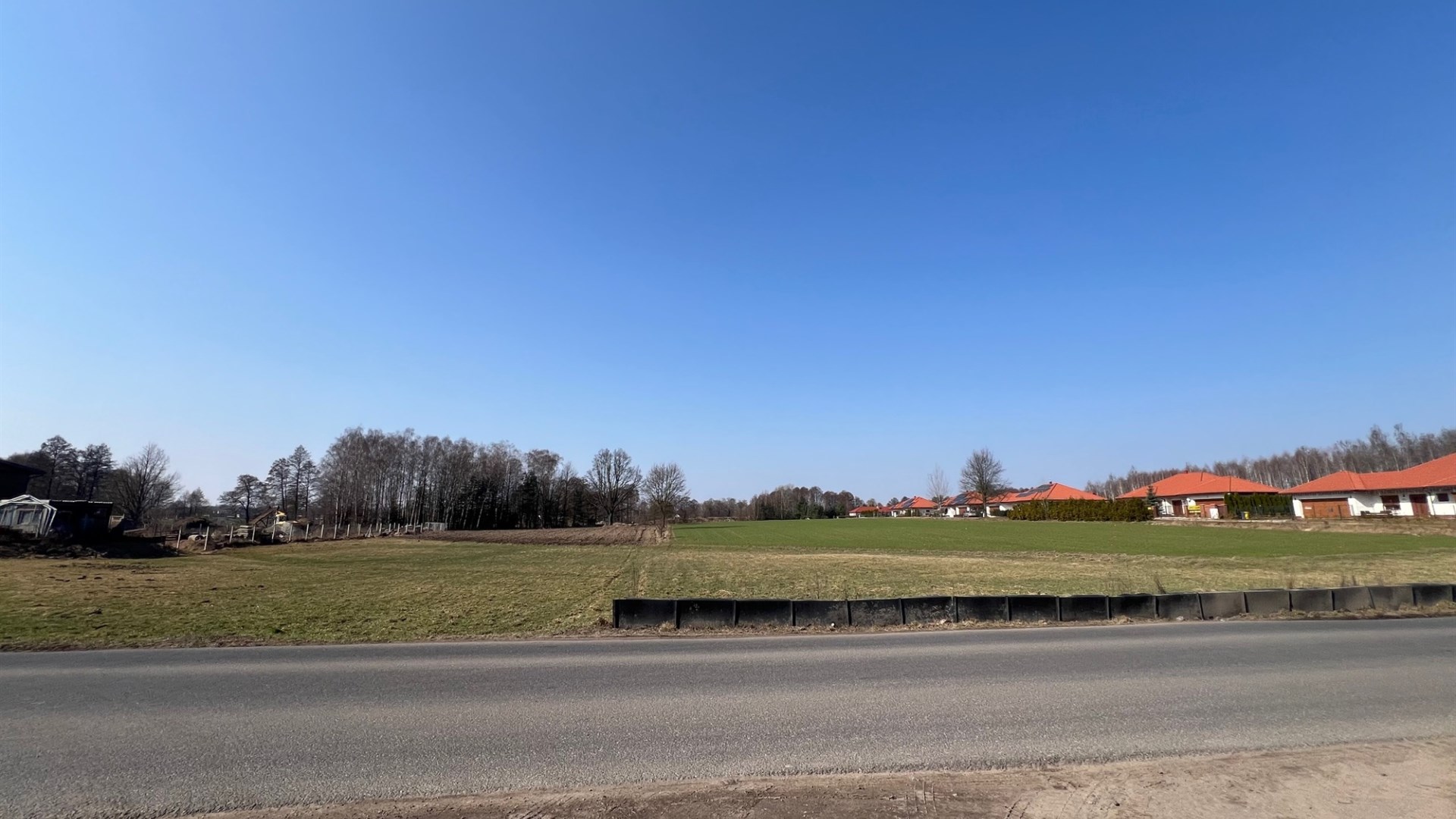 Działka na sprzedaż